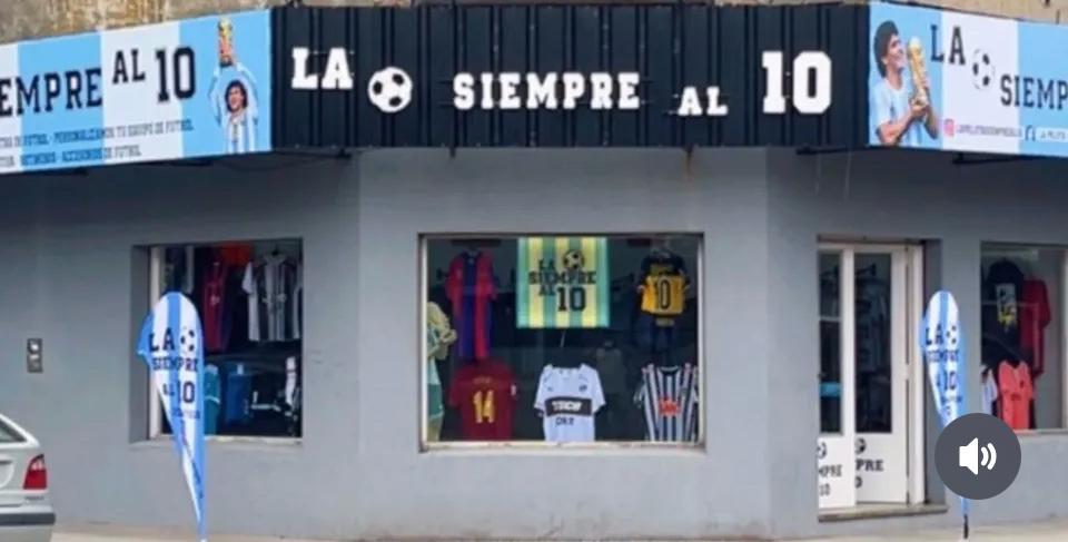 Fachada del local La Pelota Siempre al 10 en Mercedes, Buenos Aires